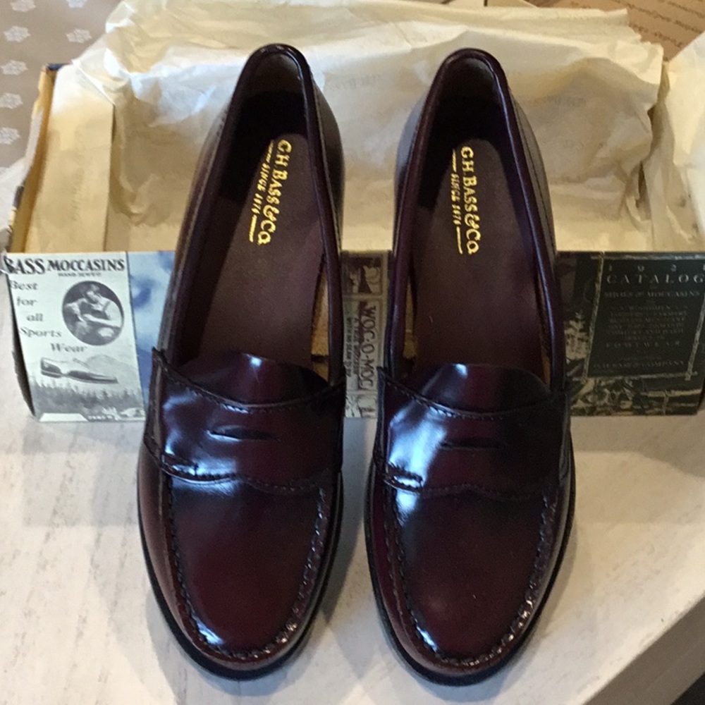 Bass Weejun Penny Loafers.   7AA.  NEW.